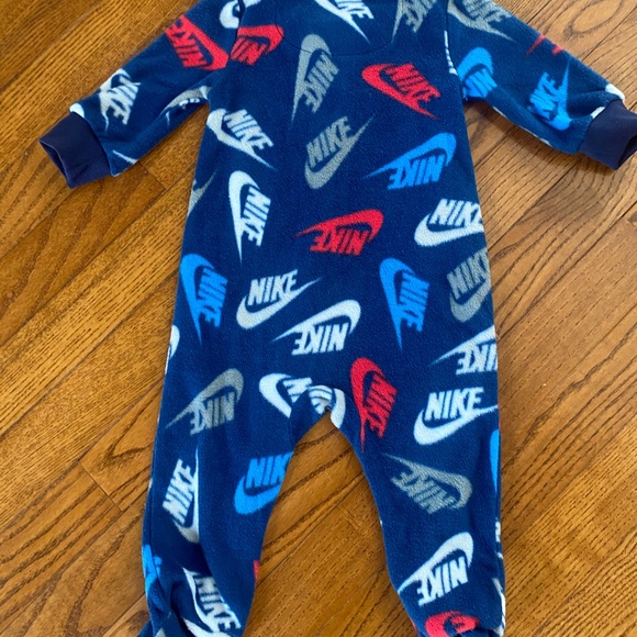 Baby Boy Nike Sleeper - Picture 6 of 6